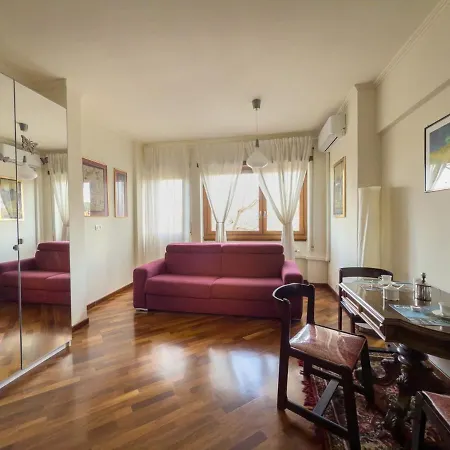 Apartment Elegant Studio, 20 Mins From Termini Station