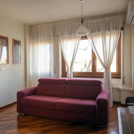 Elegant Studio, 20 Mins From Termini Station Apartment *